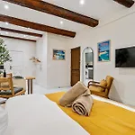 Old Town Apartment *
