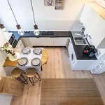 Old Town Apartment *