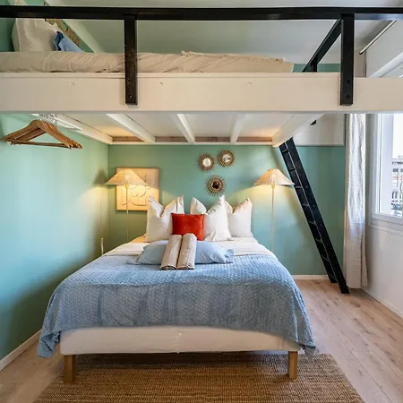 Old Town Apartment *